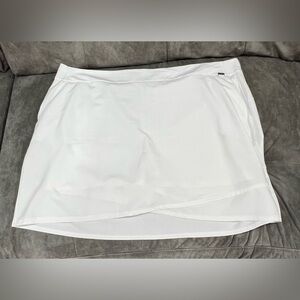 GREG NORMAN Golf Skort with back pocket White Size XXL NWOT